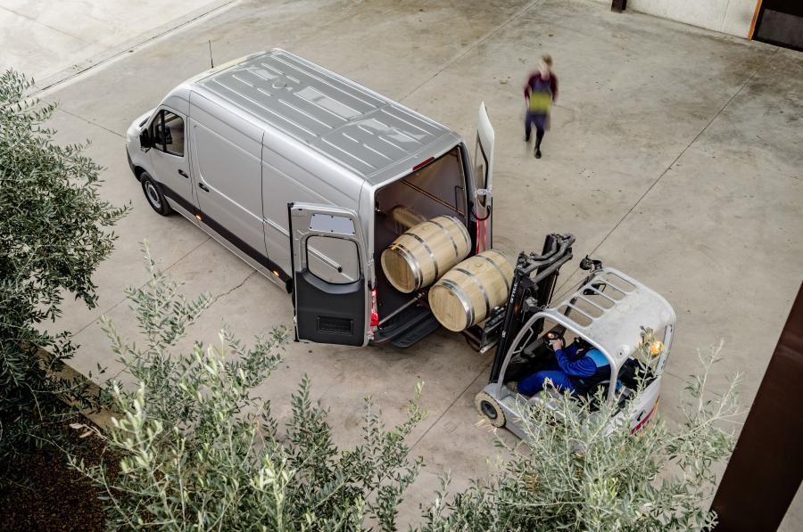 Mercedes-Benz Sprinter Panel Van 2018 года  (UK) (фото 9 из 10)